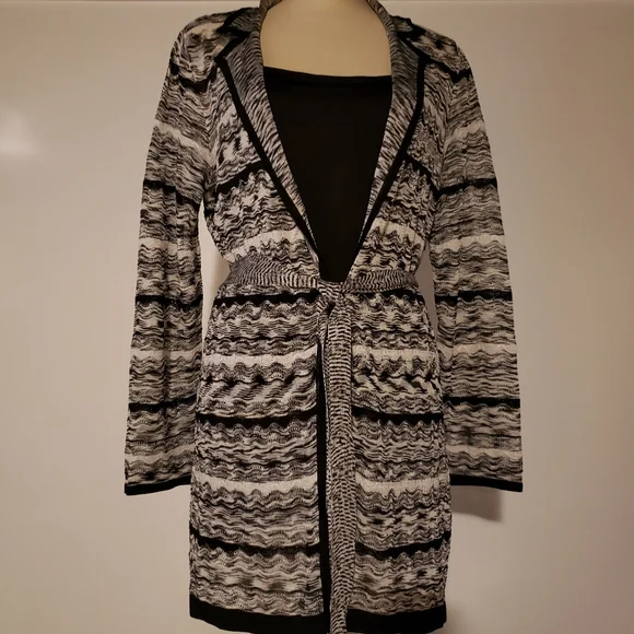 Sweater. - Picture 2 of 9